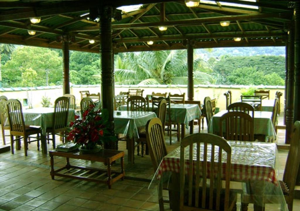 Palm Garden Home Stay Deiyannewela Esterno foto