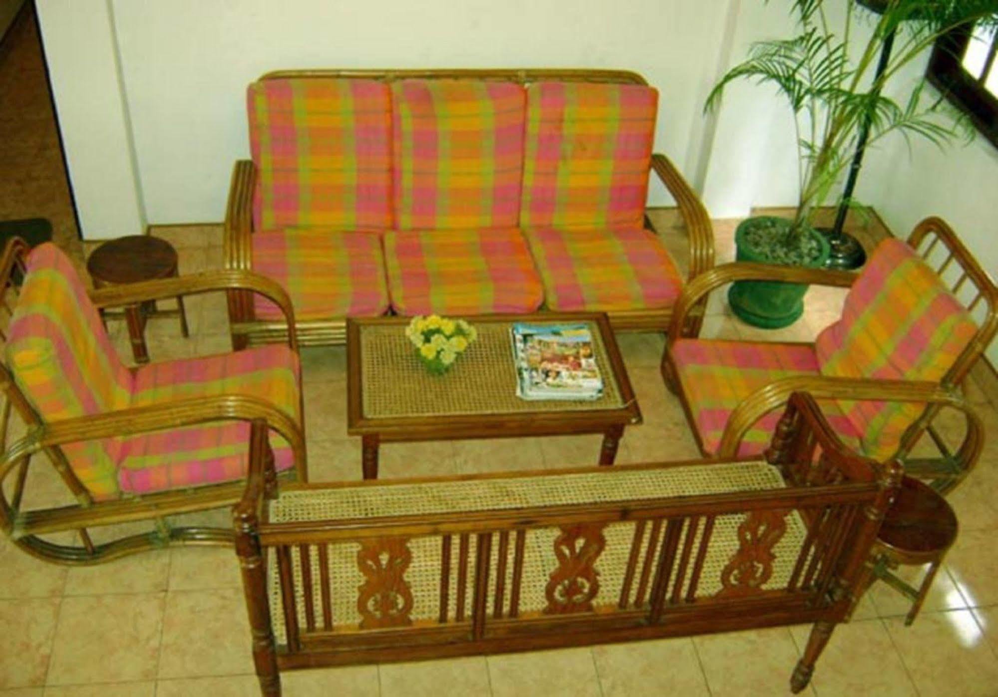Palm Garden Home Stay Deiyannewela Esterno foto