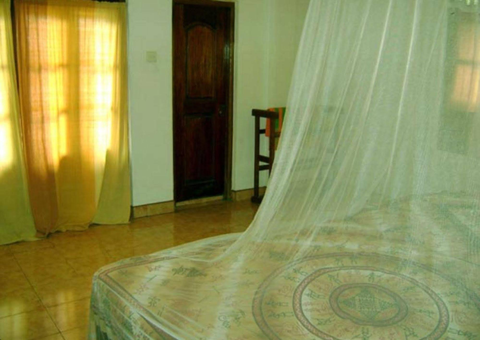 Palm Garden Home Stay Deiyannewela Esterno foto