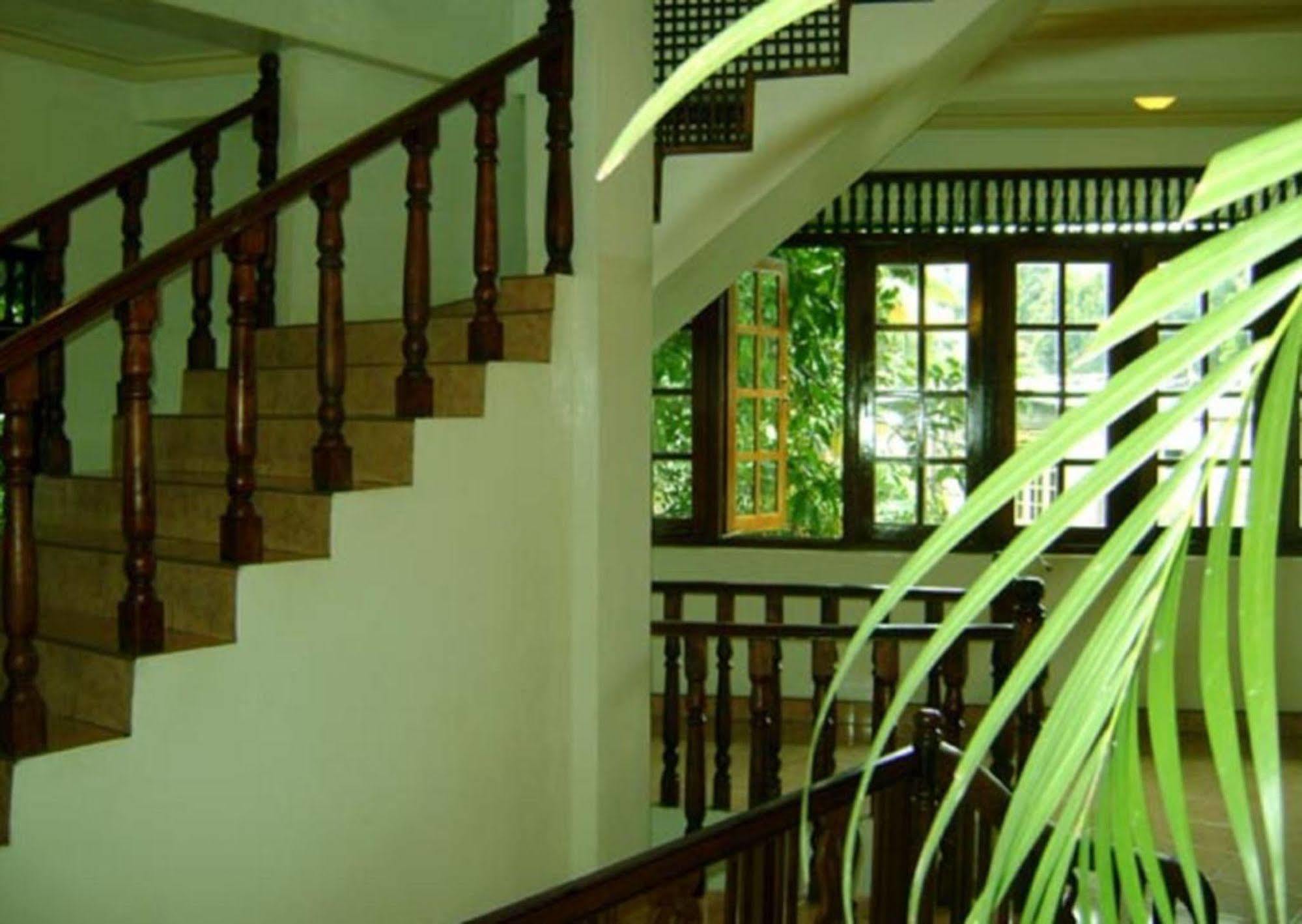 Palm Garden Home Stay Deiyannewela Esterno foto